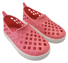 Sandalias Boatilus EASY VEG en color rosa barbie y blanco, con diseño cómodo y moderno para mujer.