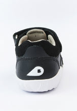 Sandalia barefoot I-Walk Summit para niño en color negro y carbón, con diseño cómodo y flexible de BOBUX ESPAÑA.