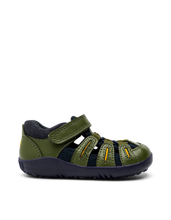 Sandalia Step UP BOBUX ESPAÑA para bebés en color bosque y marina, ideal para los primeros pasos del niño.