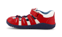 Sandalias barefoot I Walk Summit para niño en rojo y azul marino, deportivas de la marca BOBUX España y Portugal.