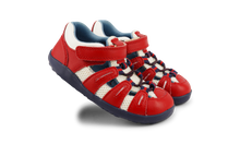 Sandalias deportivas para niño I Walk Summit de BOBUX en rojo y azul marino, con diseño barefoot y comodidad para caminar.