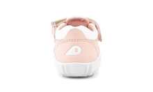 Calzado deportivo Step Up Summit Seashell y Blanco para bebés, con diseño cómodo y seguro para los primeros pasos de tu bebé.