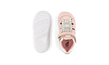 Calzado deportivo Step Up Summit Seashell y blanco para bebés, resistente y cómodo para los primeros pasos de tu bebé.