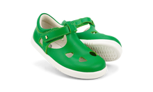 Sandalia deportiva para niño I Walk Zap II de BOBUX en color esmeralda, con diseño barefoot y suela flexible.
