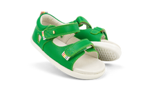 Sandalia barefoot I Walk Rise BOBUX en color esmeralda para niño, con diseño cómodo y flexible para pies pequeños.