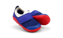 Calzado deportivo Step Up Dimension III para bebé en color arándano y blanco, de la marca BOBUX España y Portugal.