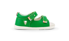Sandalia barefoot I Walk Rise BOBUX para niño en color esmeralda, con suela flexible y diseño cómodo.
