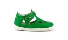Calzado deportivo Step Up Zap II Esmeralda de BOBUX para los primeros pasos del bebé, con diseño cómodo y resistente.