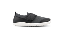 Zapatos deportivos barefoot para niños BOBUX Kid+ Dimension III en negro y carbón, calzado cómodo y flexible para niños