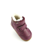 Zapatos deportivos Step Up BOBUX para bebé, modelo Boysenberry Ártica, con diseño resistente para los primeros pasos.