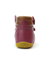 Calzado deportivo Step Up Timber Ártica Boysenberry para bebés, con diseño cómodo y resistente para los primeros pasos.