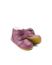 Zapatos deportivos Step Up Timber de BOBUX para bebés, en color boysenberry y arctic, ideales para los primeros pasos.