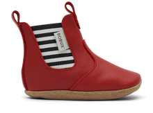 Suela blanda de patucos para bebé de la marca BOBUX ESPAÑA en color rojo con diseño de bufón, ideal para comodidad y respeto del pie.