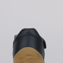 Sandalia Step UP para bebés en azul marino de BOBUX ESPAÑA, ideal para los primeros pasos con diseño respetuoso y cómodo.
